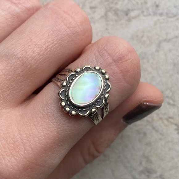 Mother of Pearl 5.5 Sterling Silver Ring - Picture 2 of 5